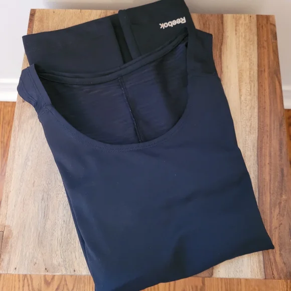 Reebok DryFit Top - Picture 4 of 6